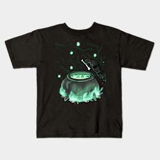 Cute Crow Making a Spooky Potion Kids T-Shirt